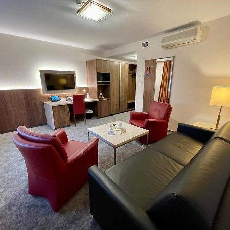Hotel Merkur ลันท์ชตูห์ล ภายนอก รูปภาพ