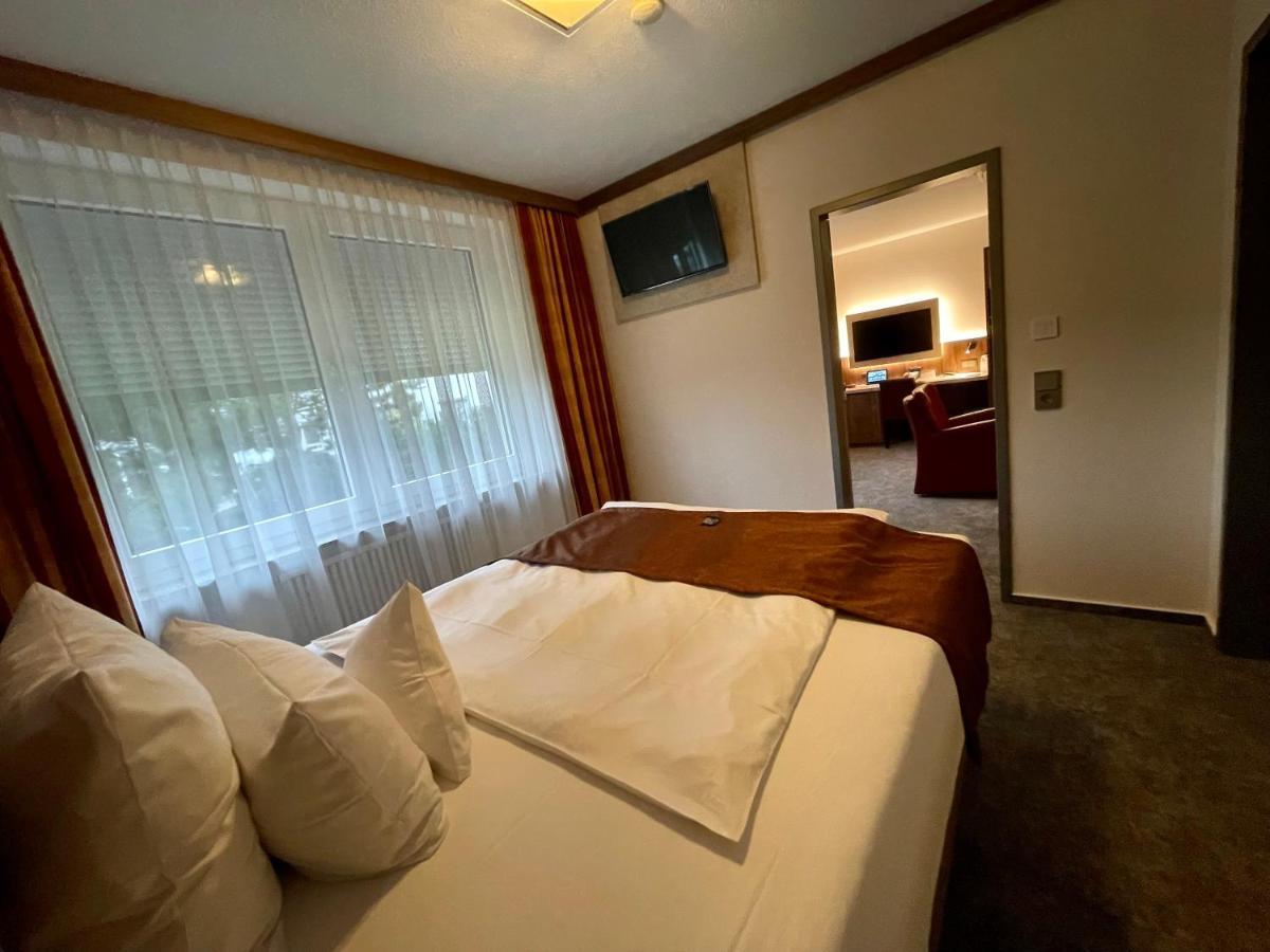 Hotel Merkur ลันท์ชตูห์ล ภายนอก รูปภาพ
