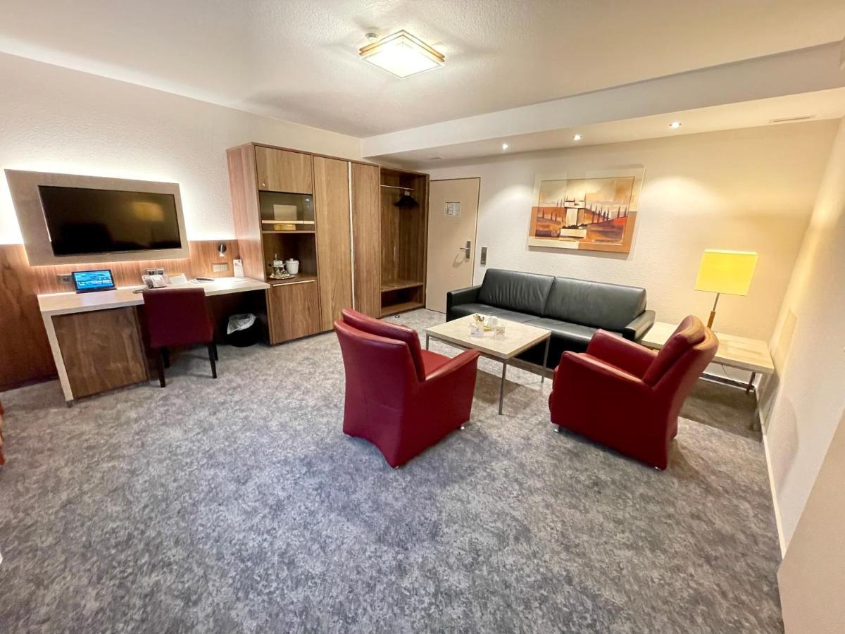 Hotel Merkur ลันท์ชตูห์ล ภายนอก รูปภาพ