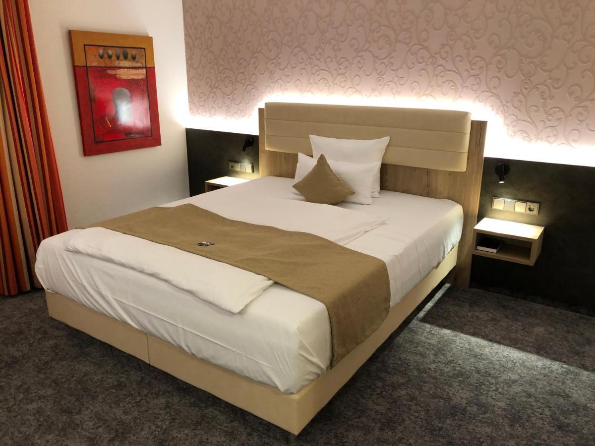 Hotel Merkur ลันท์ชตูห์ล ภายนอก รูปภาพ
