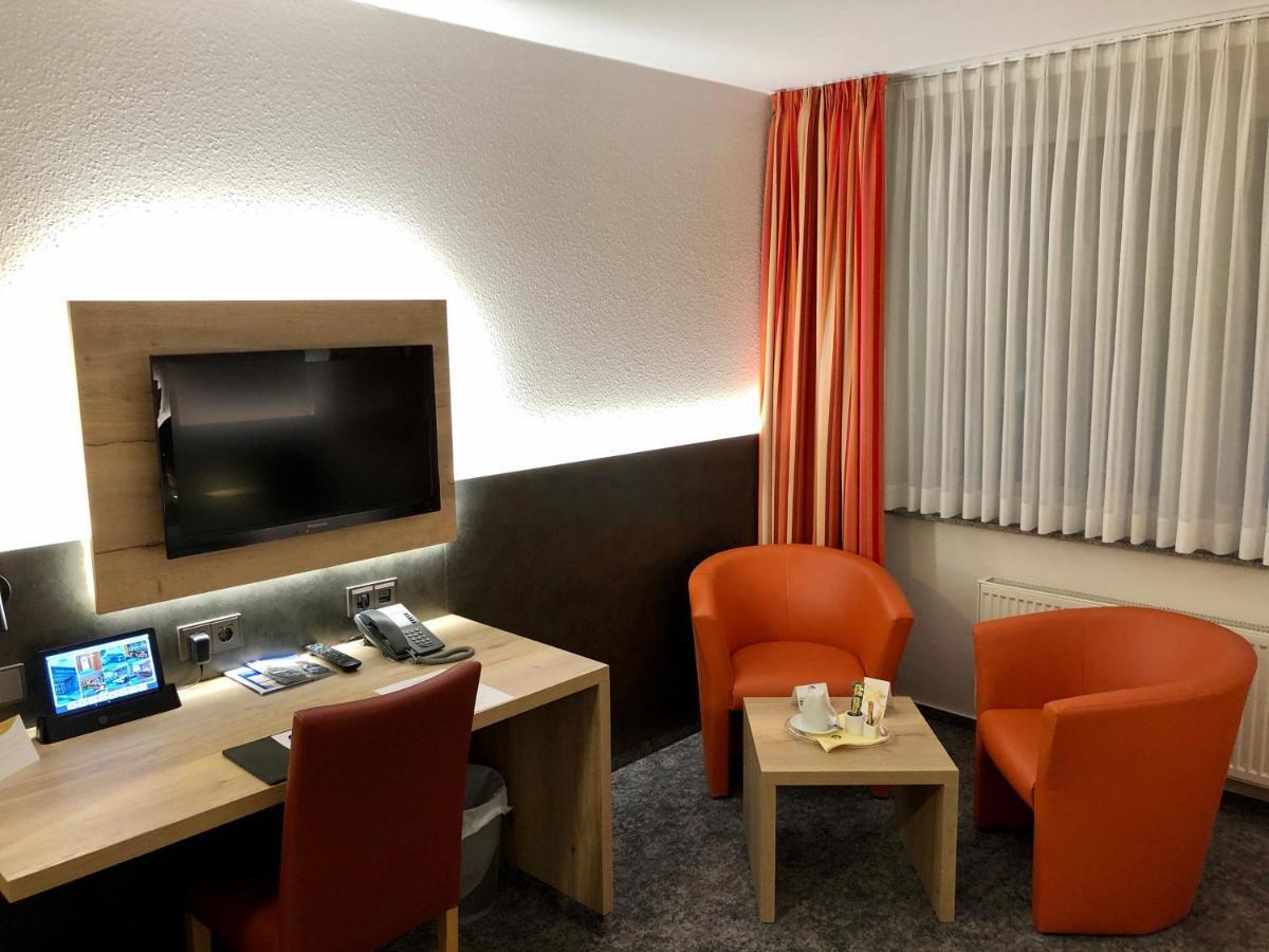 Hotel Merkur ลันท์ชตูห์ล ภายนอก รูปภาพ